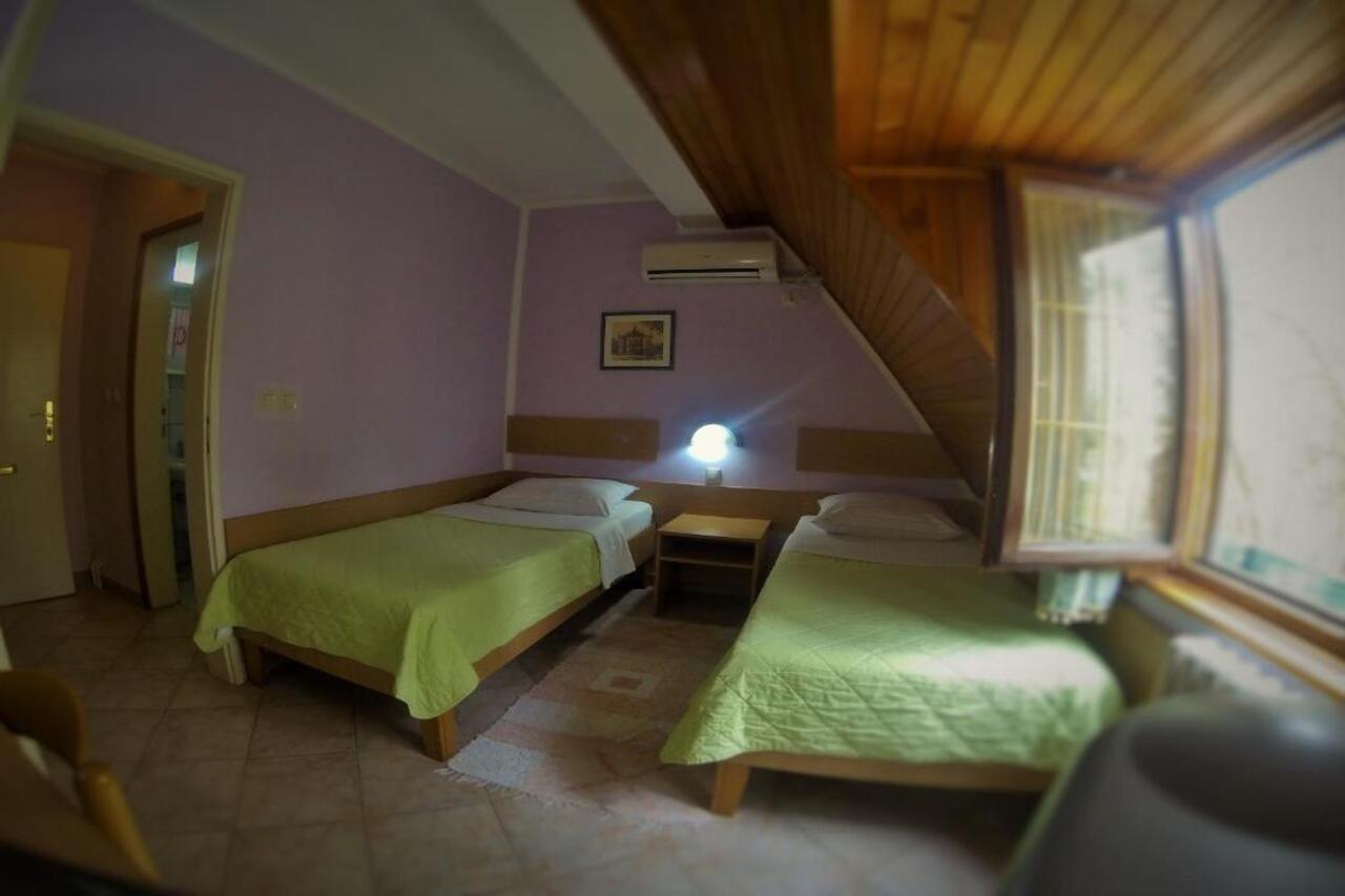 B&B Villa Evandjelina Sremska Kamenica Dış mekan fotoğraf