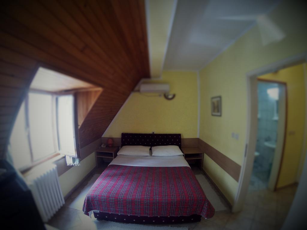 B&B Villa Evandjelina Sremska Kamenica Dış mekan fotoğraf