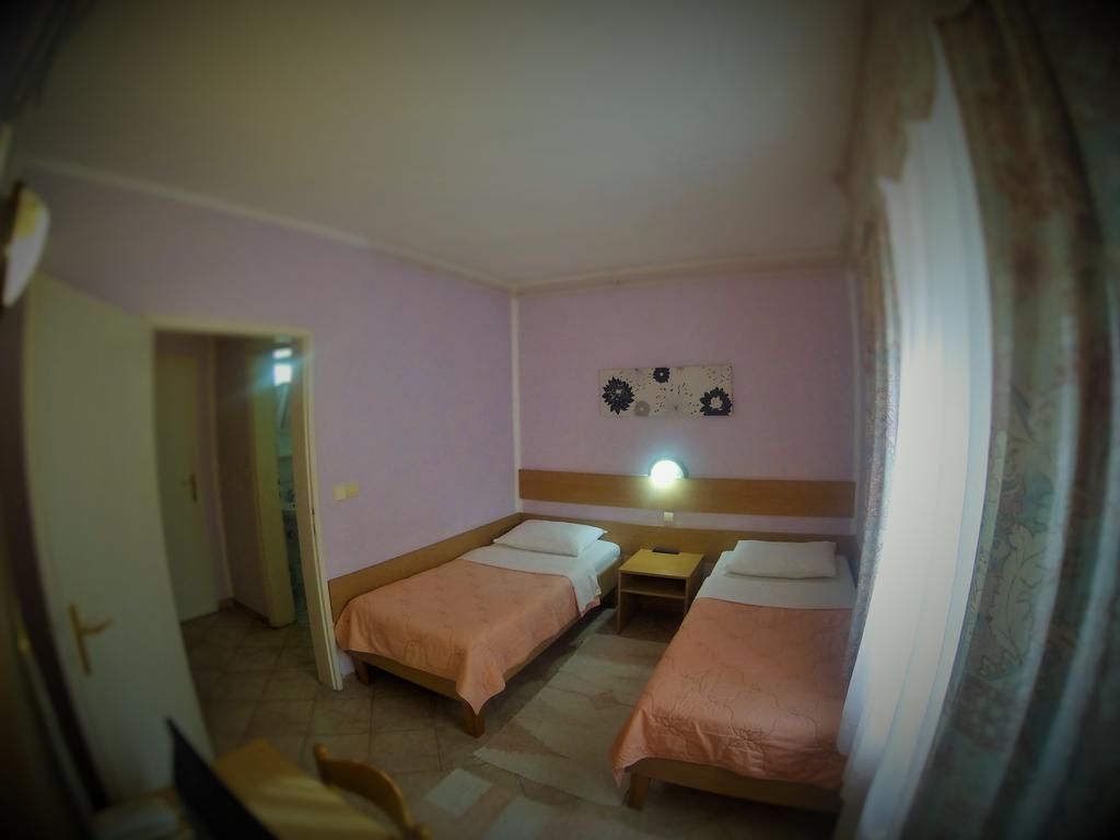 B&B Villa Evandjelina Sremska Kamenica Dış mekan fotoğraf