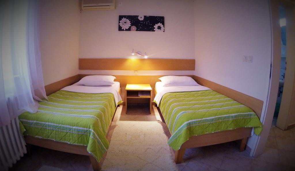 B&B Villa Evandjelina Sremska Kamenica Dış mekan fotoğraf
